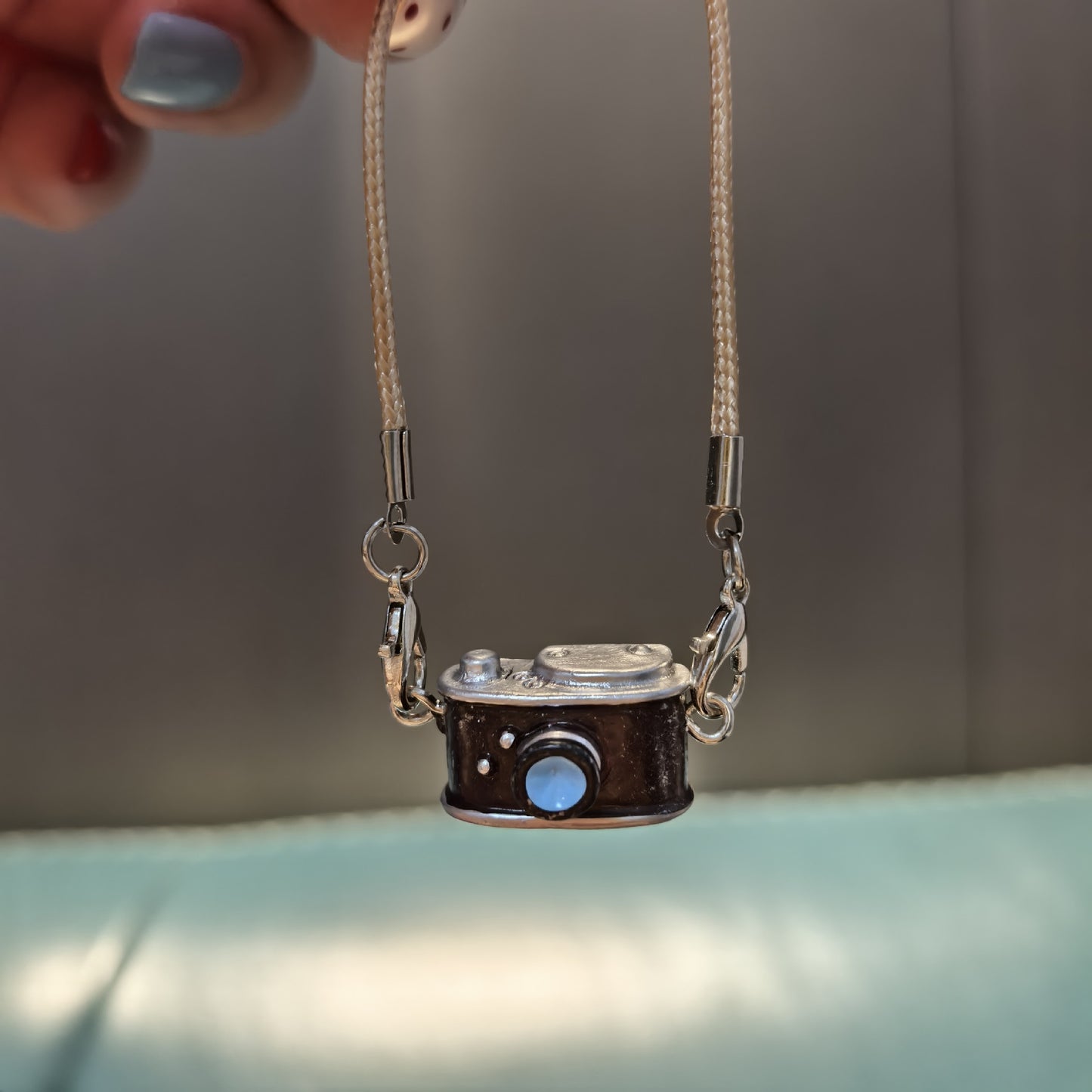 (only-clothes) Dollhouse Mini Cartoon Model Small Camera Bowknot Neck Hanging Accessory Doll Hanging Decoration Accessory
