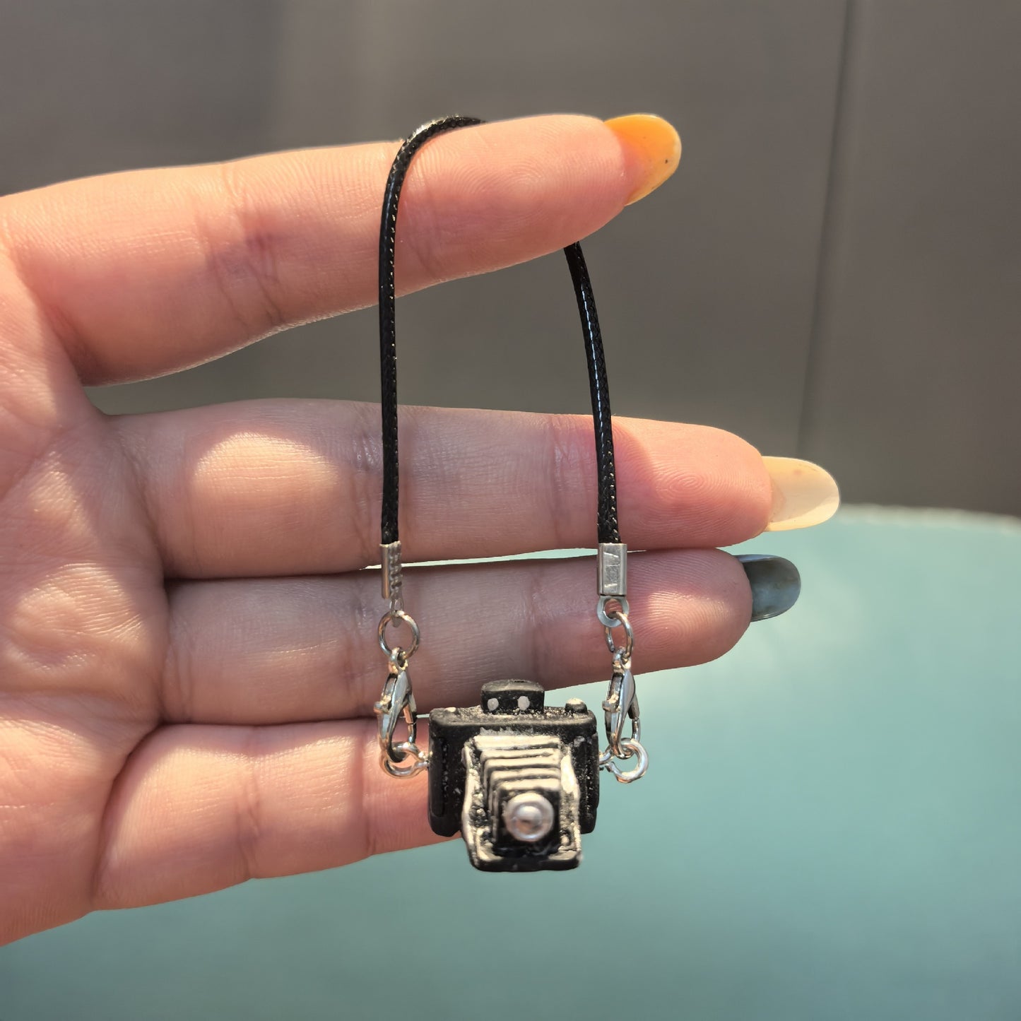 (only-clothes) Dollhouse Mini Cartoon Model Small Camera Bowknot Neck Hanging Accessory Doll Hanging Decoration Accessory