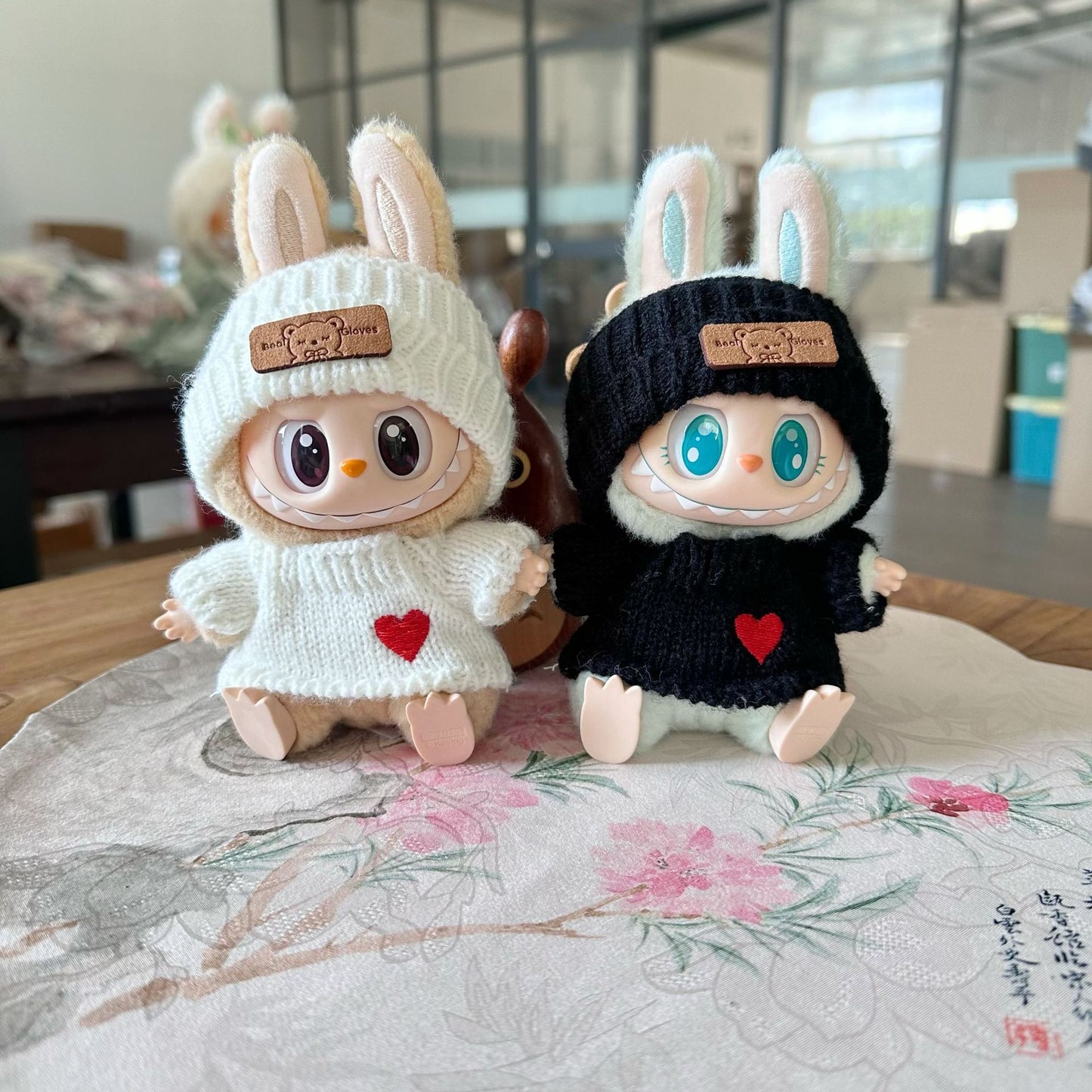 (only-clothes) Only Clothes] First and Second Generation Labubu Plush Doll Clothes Accessories LALBUBU Bear Logo Hat Heart Sweater Set
