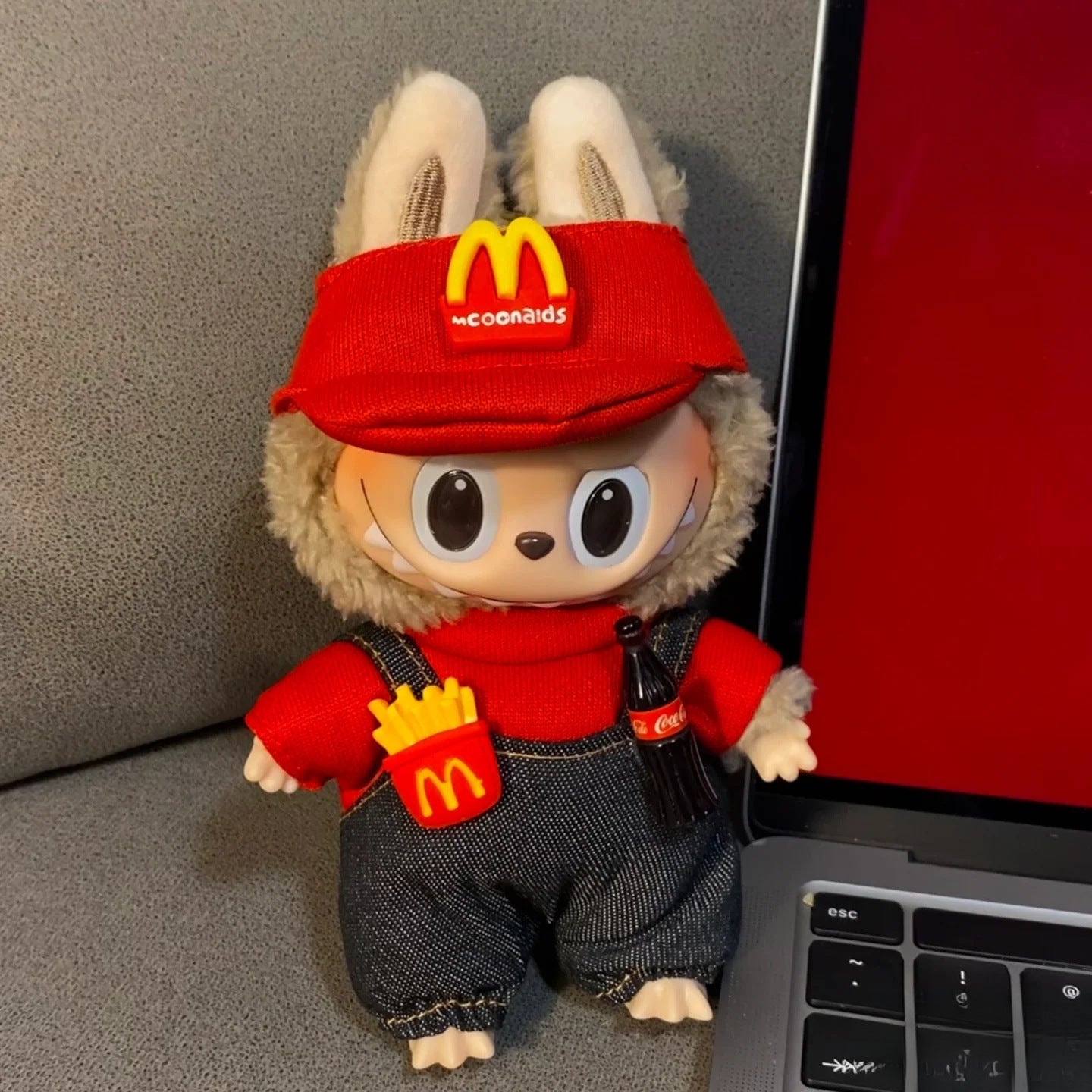 (only-clothes) First, Second, and Third Generation Labubu Doll Clothes High-end McDonald's Collaboration Labubu Gift Set for Workers Fries and Coke