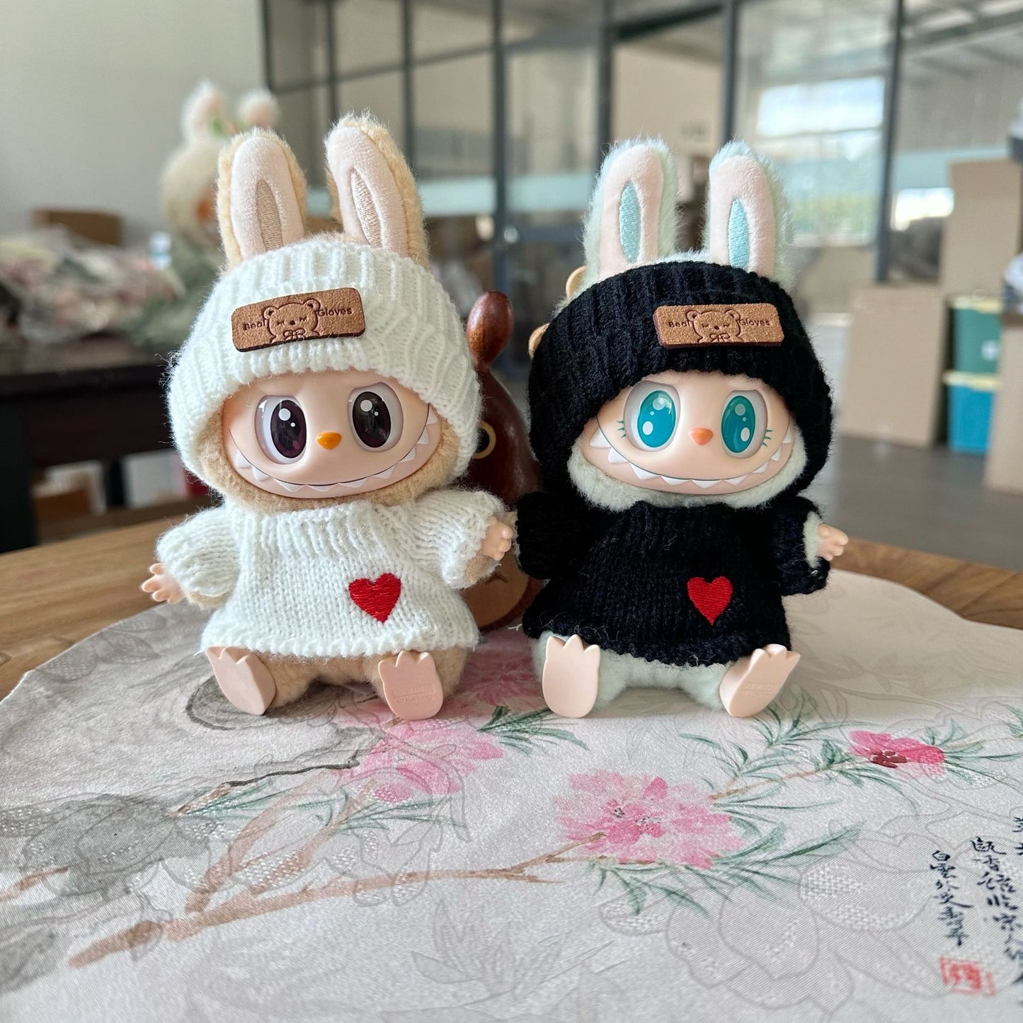 (only-clothes) Only Clothes] First and Second Generation Labubu Plush Doll Clothes Accessories LALBUBU Bear Logo Hat Heart Sweater Set