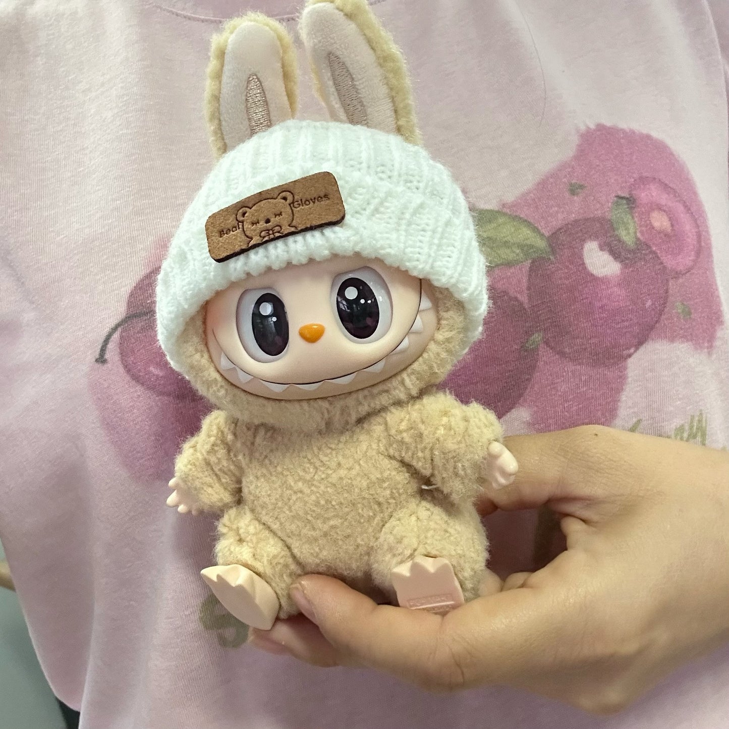 (only-clothes) Only Clothes] First and Second Generation Labubu Plush Doll Clothes Accessories LALBUBU Bear Logo Hat Heart Sweater Set