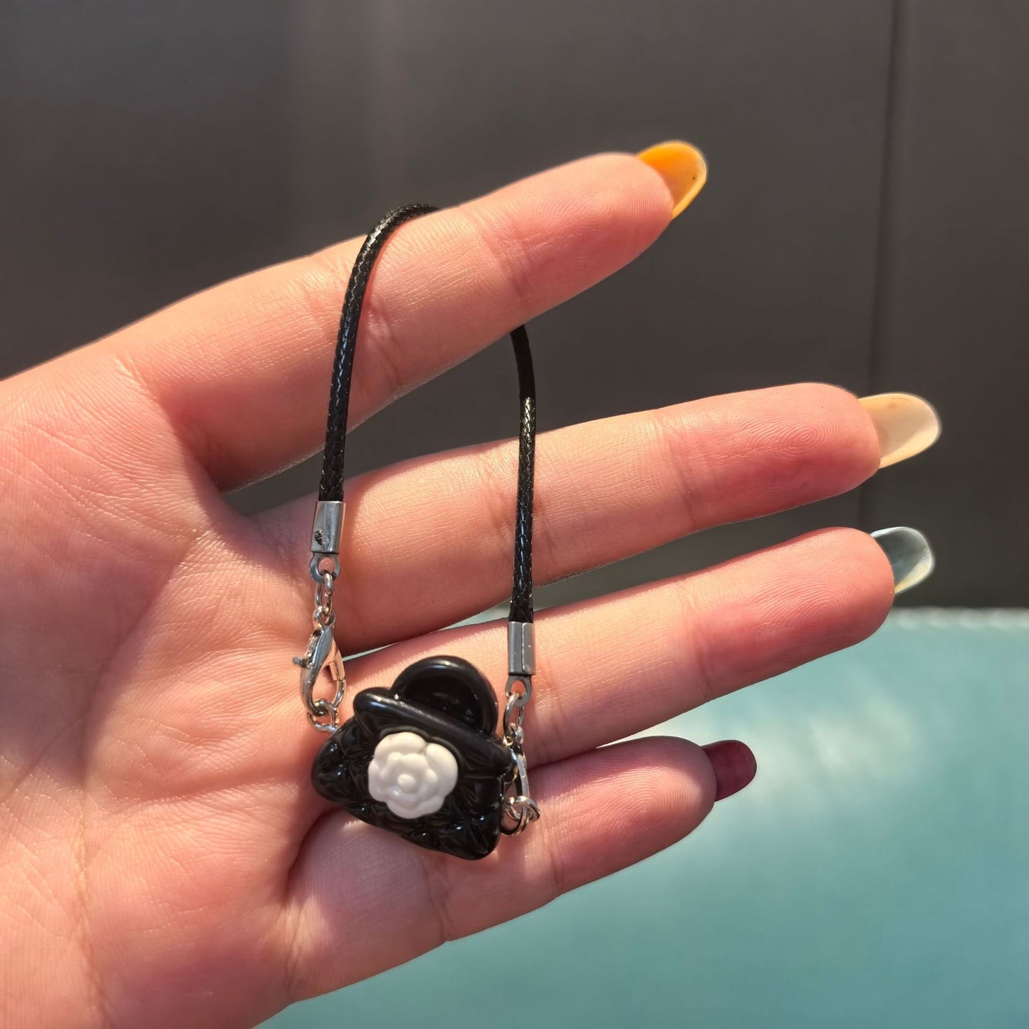 (only-clothes) Dollhouse Mini Cartoon Model Small Camera Bowknot Neck Hanging Accessory Doll Hanging Decoration Accessory